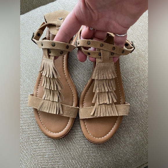 Boho Suede Fringe Festival Sandals. Tan W/Antique Brass Rivet Studs. Size 8. - Picture 2 of 11